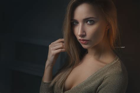 wallpaper model brunette looking at viewer face portrait sweater