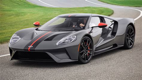 ford gt adds lightweight carbon series   price bump