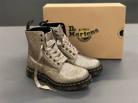 dr martens  hot vroeger werden de veterlaarzen als alternatief