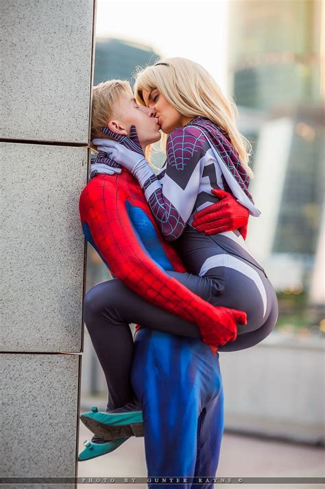 Spider Man And Gwen Kissing Guyar Foxman Spider Gwen