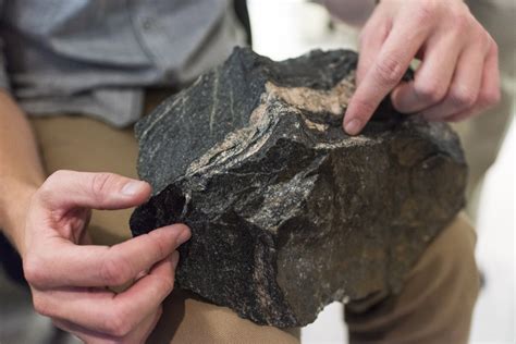 worlds oldest rock offers insights  early continental crust