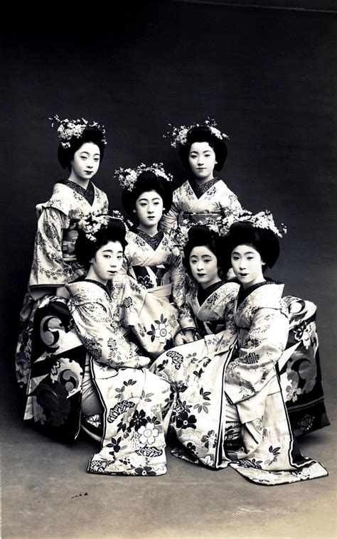 Odori 1930s A Beautiful Group Of Maiko Girls Apprentice