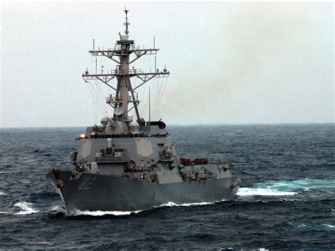 navy  sending  destroyer   miles  disputed islands