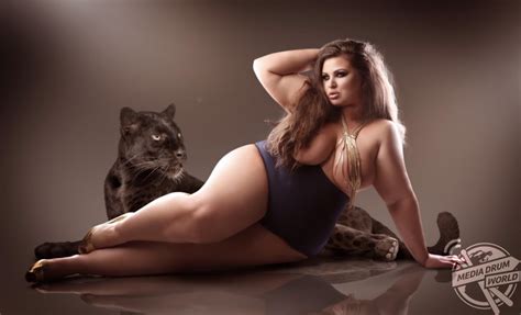 Plus Size Woman Who Fell Into Erotic Modelling After Nude
