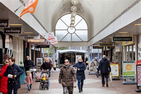 de vlaardingse mini lijnbaan viert feest en daar zijn genoeg redenen voor foto adnl