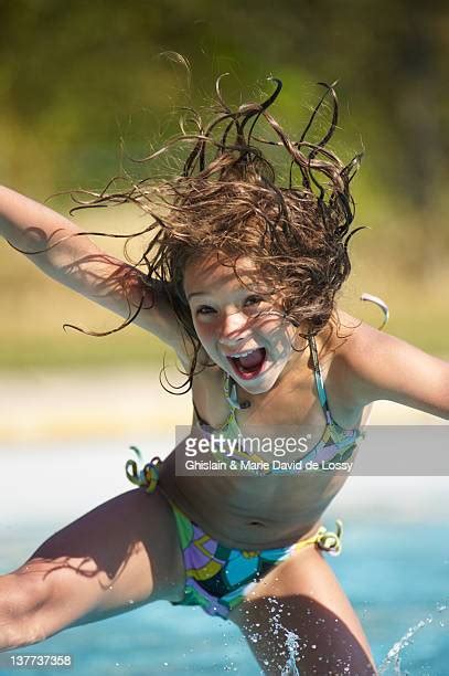 Tween Girls Swimwear Photos Et Images De Collection Getty Images