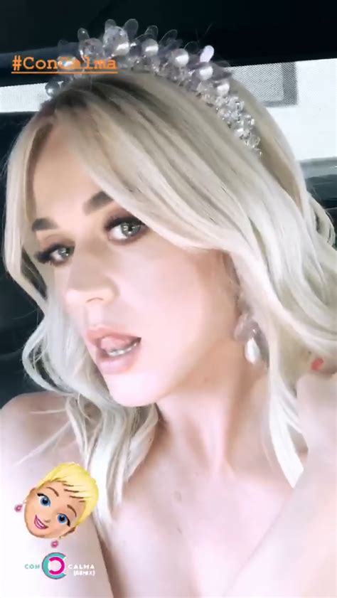katy perry showing off big tits and cleavage in social