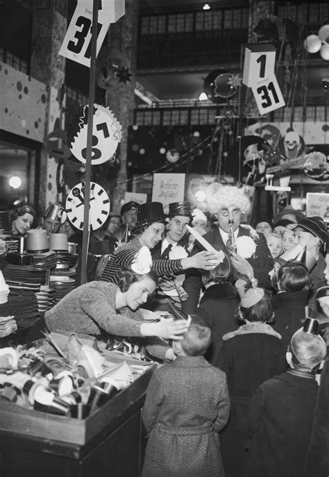 28 new year s eve photos from the last century prove it s the best night to party