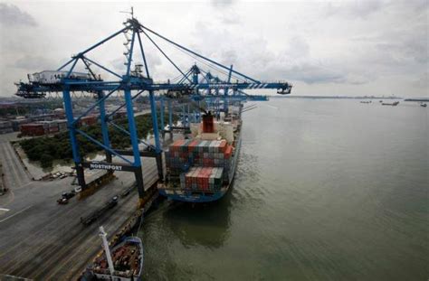 malaysias trade expected  recovery  year