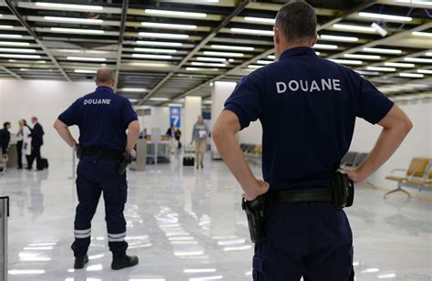 les douanes dans les aeroports de roissy charles de gaulle  orly ector