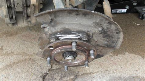 toyota runner     replace wheel hub  bearings yotatech