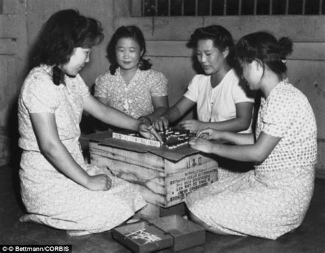 Mochi Thinking Japanese Comfort Girls Play Mahjong