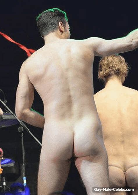 gary lucy shows off his sweet bare ass gay male