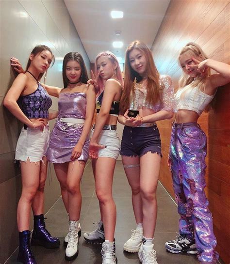 Pin By J On Kpop Itzy Outfits Itzy Outfit Kpop Outfits
