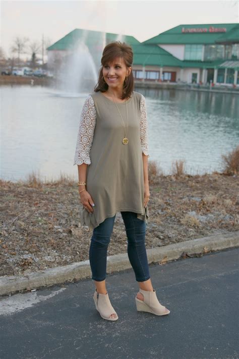 Casual Weekend Outfit For Women Over 40 Grace And Beauty Casual