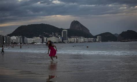 Multidão Vibra Com Shows Na Praia De Copacabana Jornal O