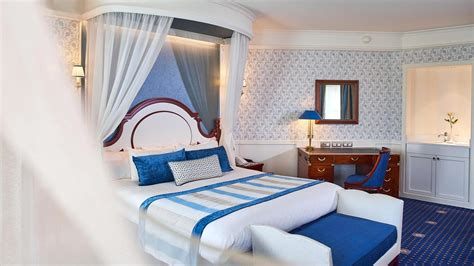 hotel club rooms suites disneyland paris