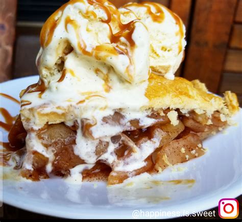 [1440x1322] Warm Apple Pie Smothered In Vanilla Bean Ice Cream And