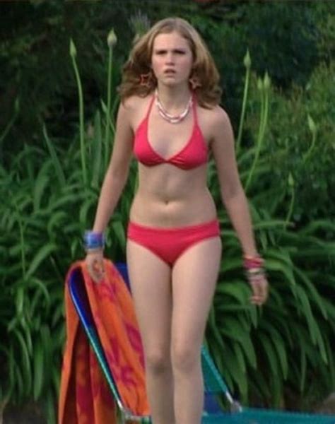 naked eliza taylor in neighbours