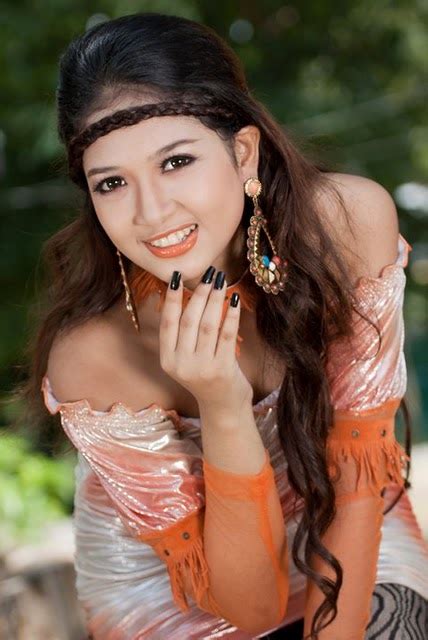 Myanmar Celebrity Hot Model San Yati Moe Myint Photo Gallery