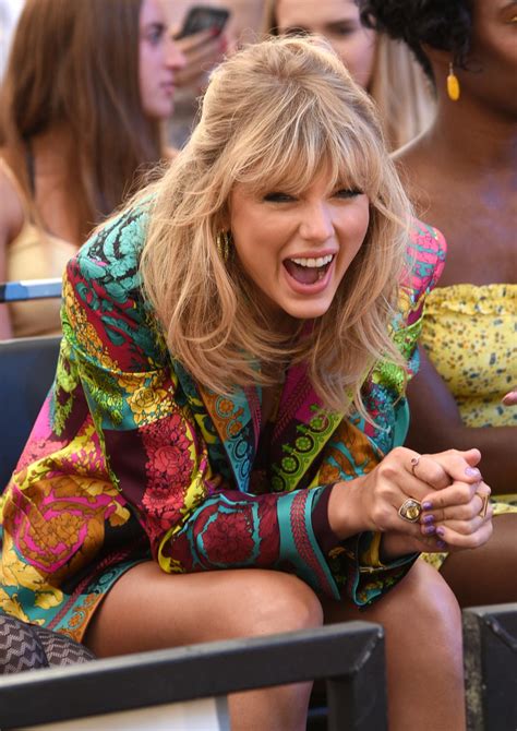Taylor Swift Loves Those ‘drunk Taylor Memes As Much As You Do