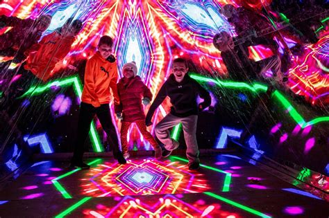 dazzling video  colorful asian lantern festival  john ball zoo