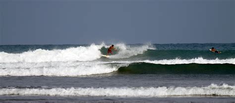 ecuador surfing safari  casa surf  mompiche roam adventures