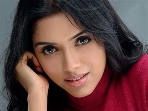 asin thottumkal cute beauty beautiful indian actress beautiful lips