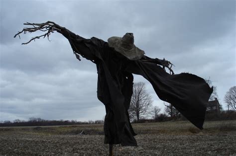 20 creepy scarecrows that will seriously haunt your dreams