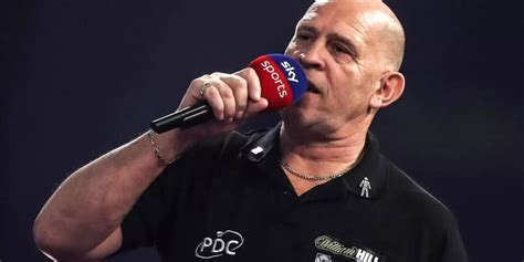 caller russ bray mit reibeisenstimme zur darts ikone