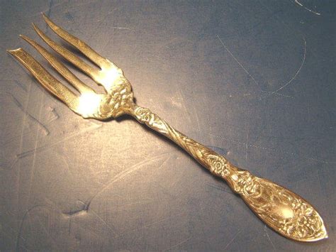 1908 oneida oxford narcissus silverplate meat serving fork silver plate