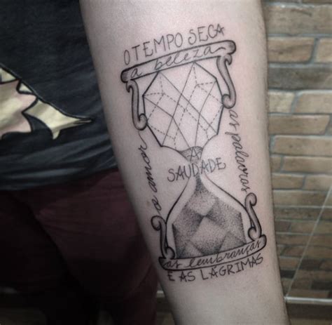 50 amazing hourglass tattoos and meanings tattooblend