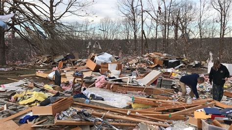 pictures show damage  tornado hitting benton county wkrn news