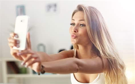 Selfie Pl 🔥alice Redlips Vs Luxury Girl Whos Hotter Bodybuilding C