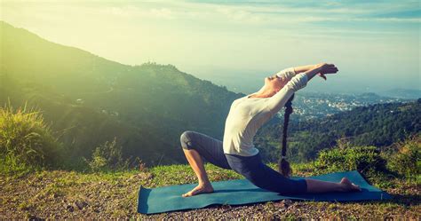 quick morning yoga poses    skip  coffee