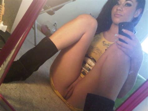 kentucky girl naked mirror selfie
