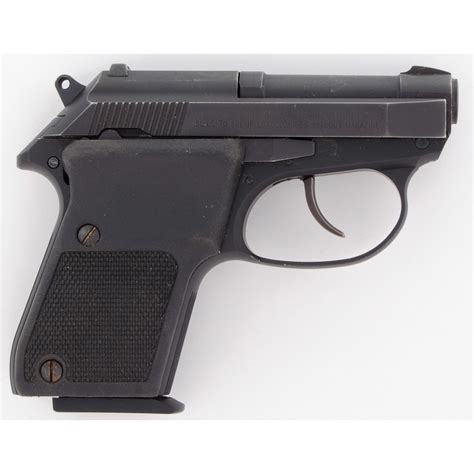 Beretta 3032 Tomcat 32 Pistol Cowans Auction House The Midwests