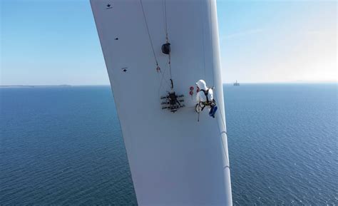 wind turbine inspection drone startups gain ground  uk    engineering news record