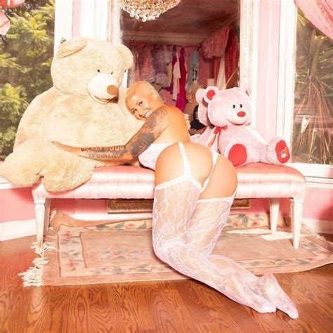 amber rose showed off her sexy ass in white lingerie 4