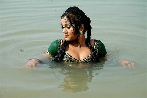 bhojpuri hot actress gunjan in green sex pose shagun photo bucket