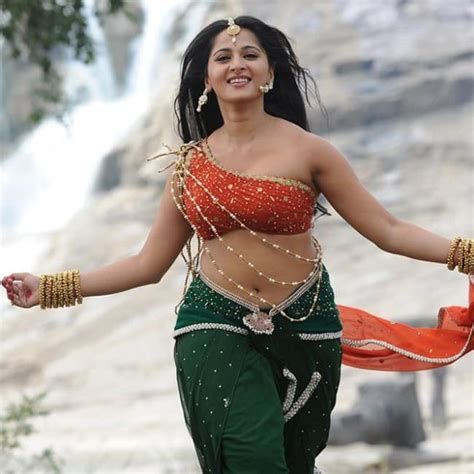 anushka shetty flaunting her cleavage in super hot shoot