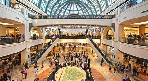 shopping center chicago shop walk  shopping tips find  youre