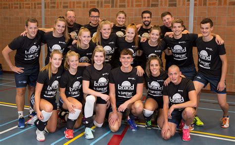 trouwe sponsoren steken bakkerij jonker blauw wit volledig  het nieuw volleybalvereniging