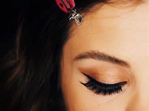 Selena Gomez Makeup Artist Shared A Gorgeous Revival Tour Smoky Eye