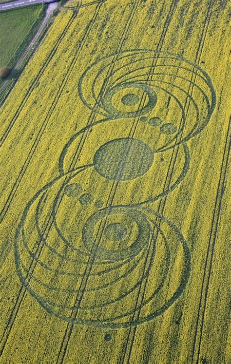 pin von ana auf crop circles kornkreise geometrie und labyrinth