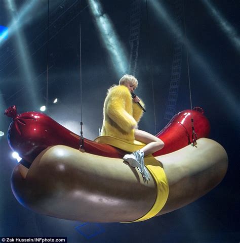 miley cyrus asks fans to kiss members of same sex during bangerz tour london show daily mail