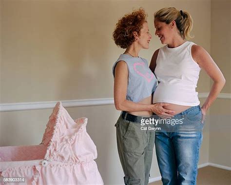 Pregnant Lesbian Couple Imagens E Fotografias De Stock Getty Images