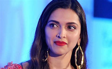 deepika padukone attacks foreign media for confusing her with priyanka
