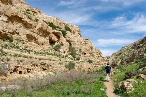 hiking wadi qelt   west bank dont dream  travel dont