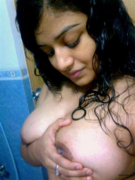 bhabhi remove bra show bade boobs girl squeezing big tits